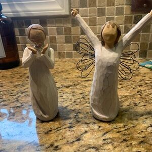 Willow Tree figurines, Courage & Lots of Love